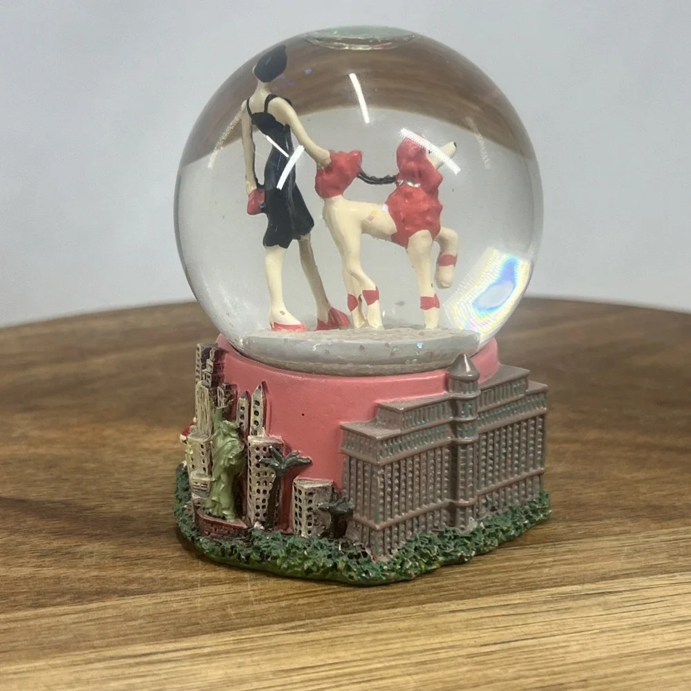 Las Vegas Glitter Snow Globe Landmarks 3.5 Inch.  Woman With Dog Figurine.‎